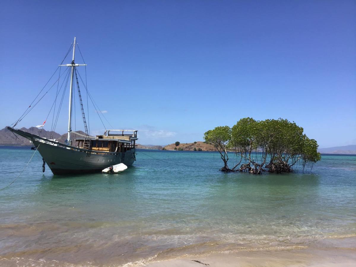 La Boheme Bajo Hostel Labuan Bajo Εξωτερικό φωτογραφία