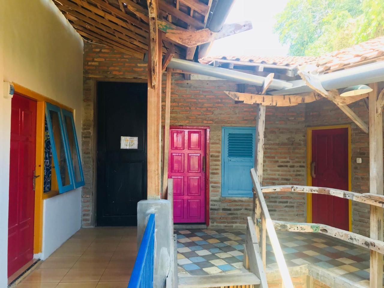 La Boheme Bajo Hostel Labuan Bajo Εξωτερικό φωτογραφία